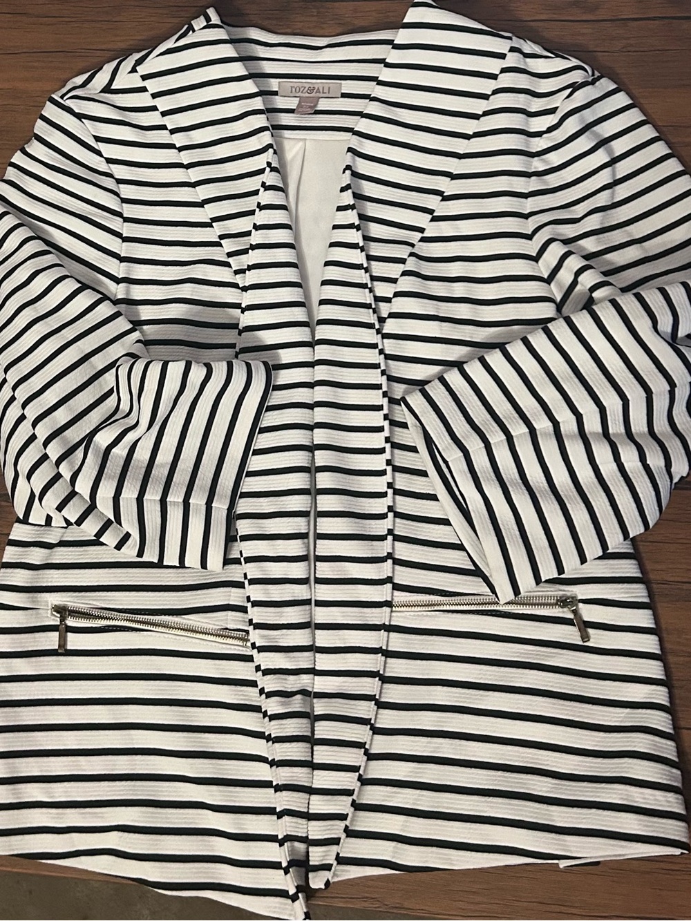 Roz & Ali (Dressbarn) Size 2x Women’s Black and White Striped Open Blazer